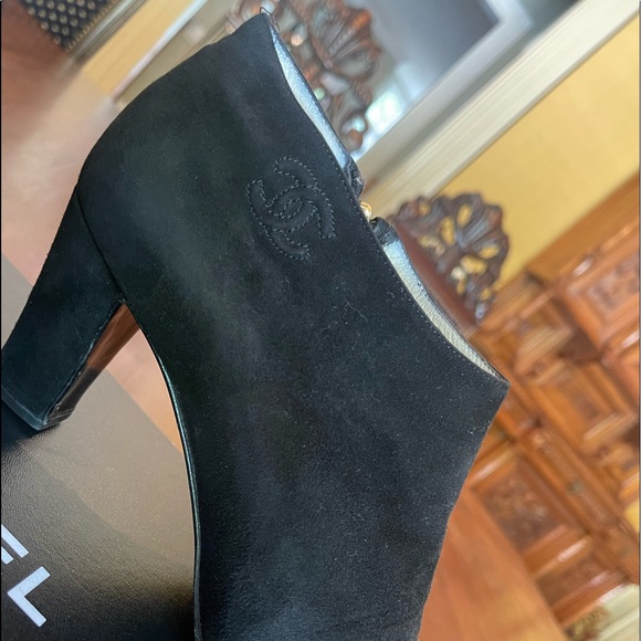 Fabulous vintage Chanel Camoscio leather bootie!! - Picture 4 of 7